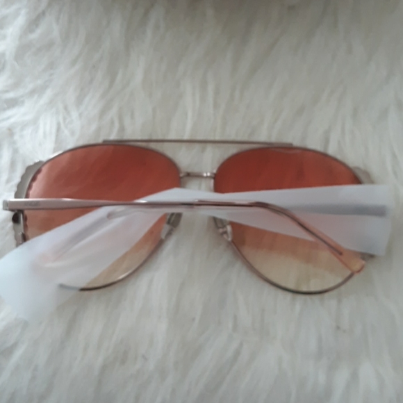 New MCM Aviator Sunglasses - Picture 6 of 6